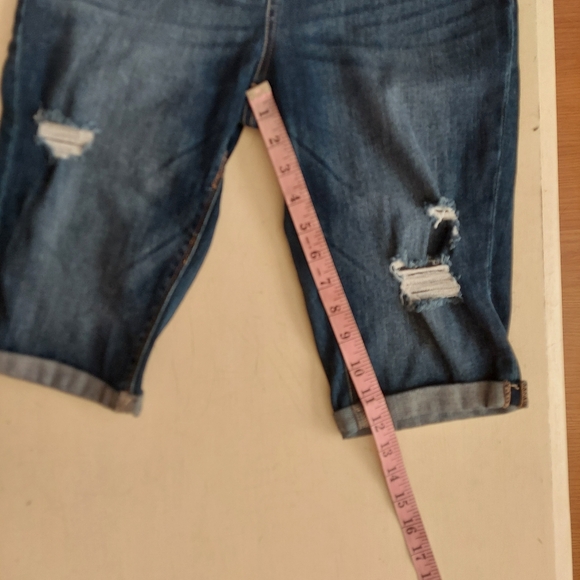 Soho Jeans bermuda denim shorts distressed cuffed long inseam modest Sz 4 - Picture 8 of 9